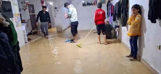 سرنشینان چهارخودروی گرفتار در سیلاب یاسوج نجات یافتند/ انجام ۱۵۰عملیات آبگرفتگی منازل