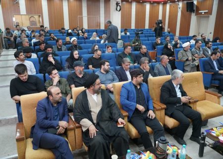 تجلیل از برگزیدگان در آئین اختتامیه سومین کنگره بین‌المللی شعر «از فصل رسیدن» در یاسوج