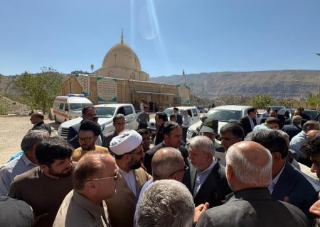 گزارش تصویری | وزیر گردشگری در جوار مرقد امامزاده علی (ع) پای درد دل مردم نشست